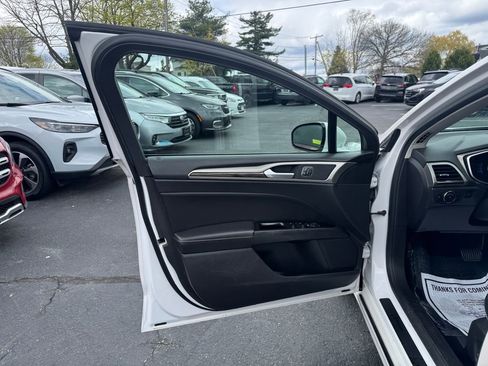 Used 2015 Ford Fusion SE w/ Equipment Group 202A FWD image 18