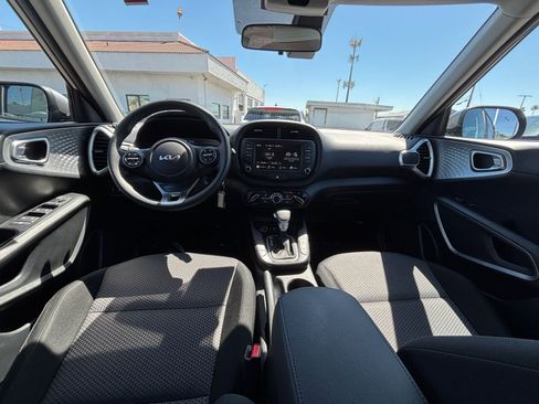 Used 2025 Kia Soul LX w/ LX Technology Package FWD image 32