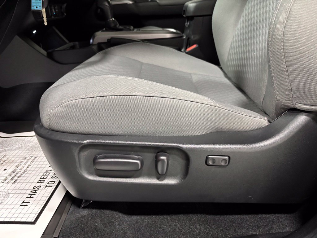 Used 2022 Toyota Tacoma SR5 AWD/4WD image 12