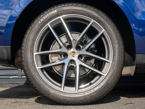 Certified 2023 Porsche Macan AWD/4WD image 14