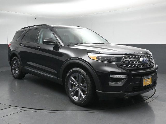 Certified 2024 Ford Explorer XLT w/ Equipment Group 202A AWD/4WD image 1