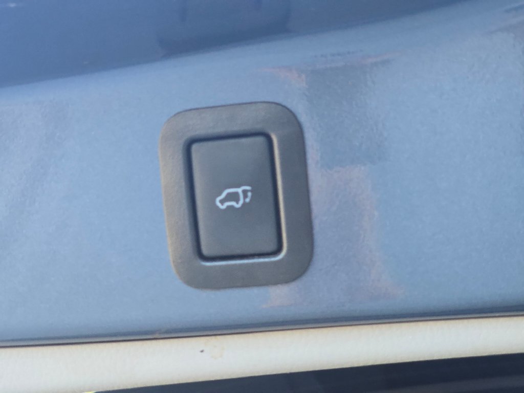 Used 2019 Toyota Highlander XLE AWD/4WD image 16