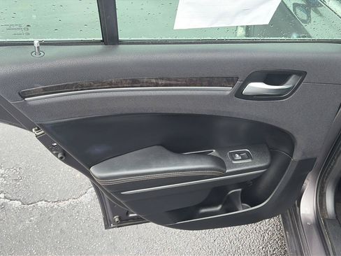 Used 2017 Chrysler 300 C RWD image 12