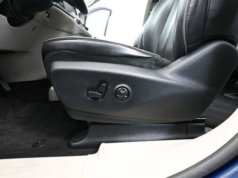 Used 2018 Chrysler Pacifica Limited w/ Advanced Safetytec Group FWD image 21