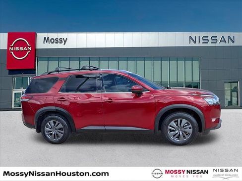 Certified 2024 Nissan Pathfinder SV w/ Lighting Package (N92) image 8