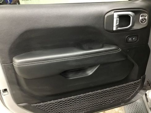 Used 2020 Jeep Wrangler Unlimited Sahara AWD/4WD image 8