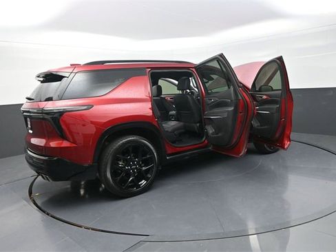 Used 2024 Chevrolet Traverse RS image 41