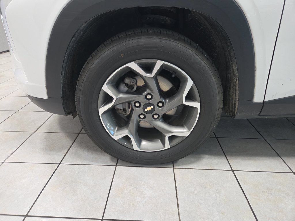 Used 2025 Chevrolet Trax LT w/ LT Convenience Package FWD image 40