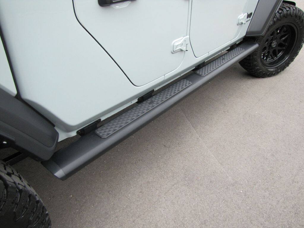 Used 2023 Jeep Gladiator Sport AWD/4WD image 32