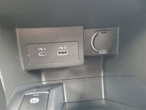 Certified 2021 Nissan Kicks SV image 25