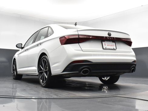 Used 2025 Volkswagen Jetta GLI Autobahn FWD image 21