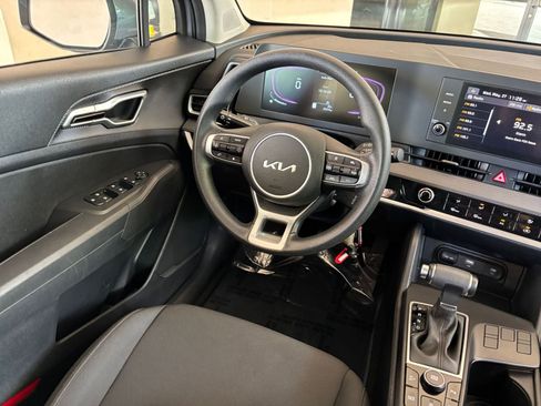 Used 2025 Kia Sportage LX FWD image 32