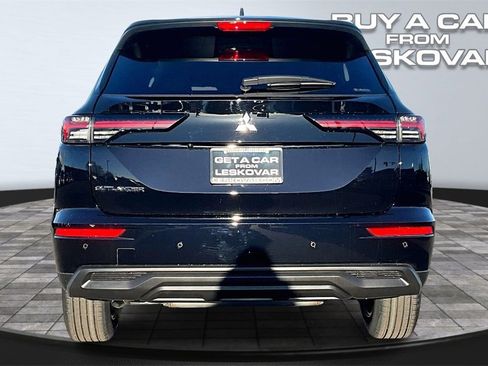 New 2026 Mitsubishi Outlander ES image 4