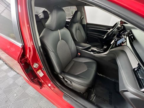 Used 2019 Toyota Camry SE image 30