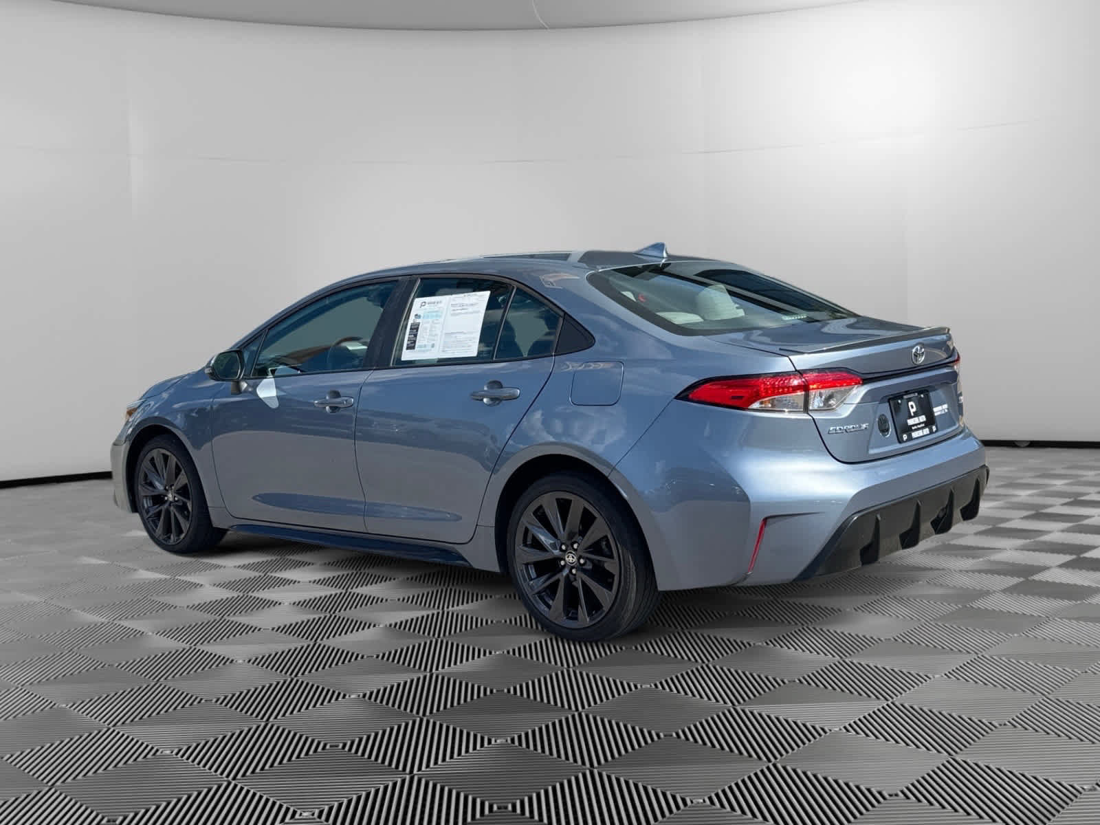 Used 2023 Toyota Corolla SE FWD image 3