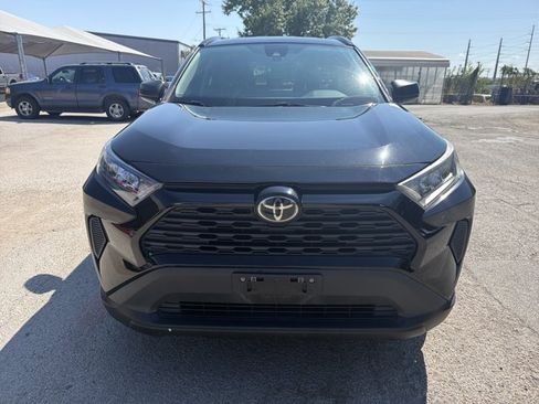 Used 2021 Toyota RAV4 LE FWD image 12