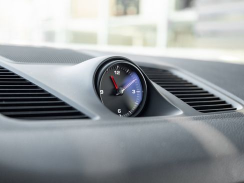 Certified 2023 Porsche Cayenne Platinum Edition image 24