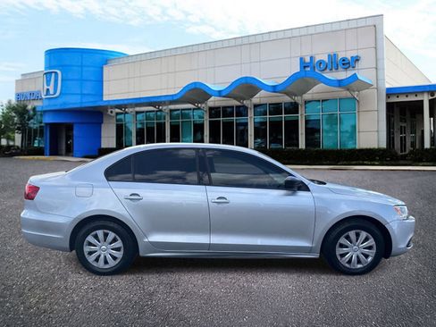 Used 2014 Volkswagen Jetta S image 2