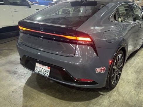 Used 2024 Toyota Prius Prime FWD image 3