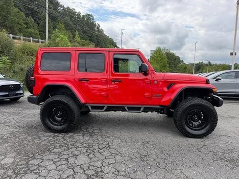 Used 2025 Jeep Wrangler Unlimited Sahara AWD/4WD image 14