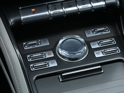 Used 2024 Lincoln Nautilus Premier AWD/4WD image 22