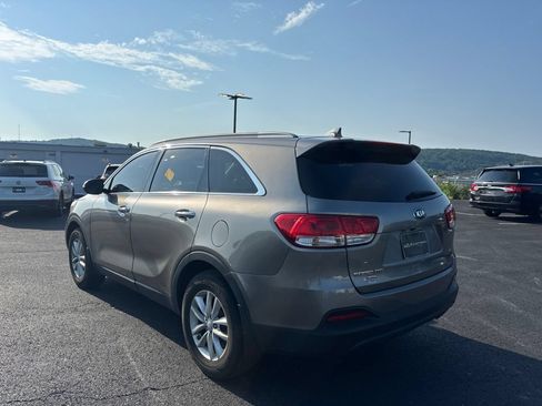 Used 2018 Kia Sorento FWD image 5