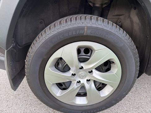 Used 2022 Toyota RAV4 LE image 14