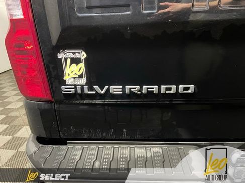 Used 2023 Chevrolet Silverado 1500 LT w/ Z71 Off-Road Package AWD/4WD image 9
