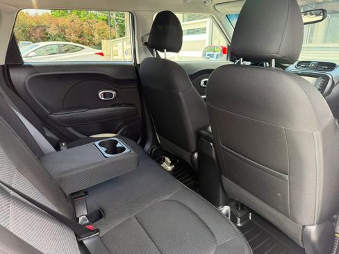 Used 2018 Kia Soul + FWD image 21