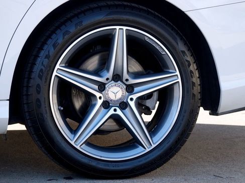 Used 2017 Mercedes-Benz E 300 4MATIC image 26