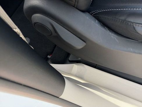 Used 2024 Chrysler Pacifica Touring-L image 10