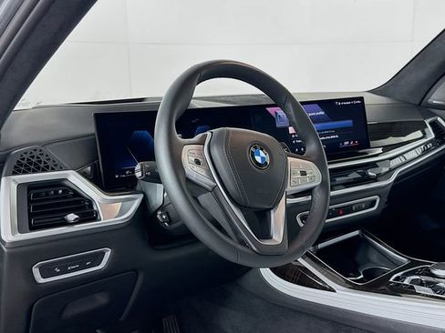 Used 2024 BMW X7 xDrive40i w/ Premium Package AWD/4WD image 9