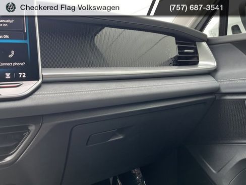 New 2025 Volkswagen Tiguan SE image 45