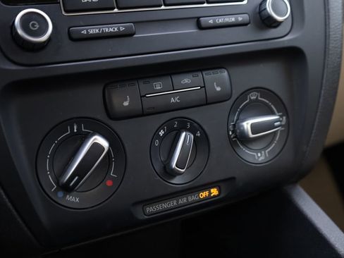 Used 2013 Volkswagen Jetta SE FWD image 11