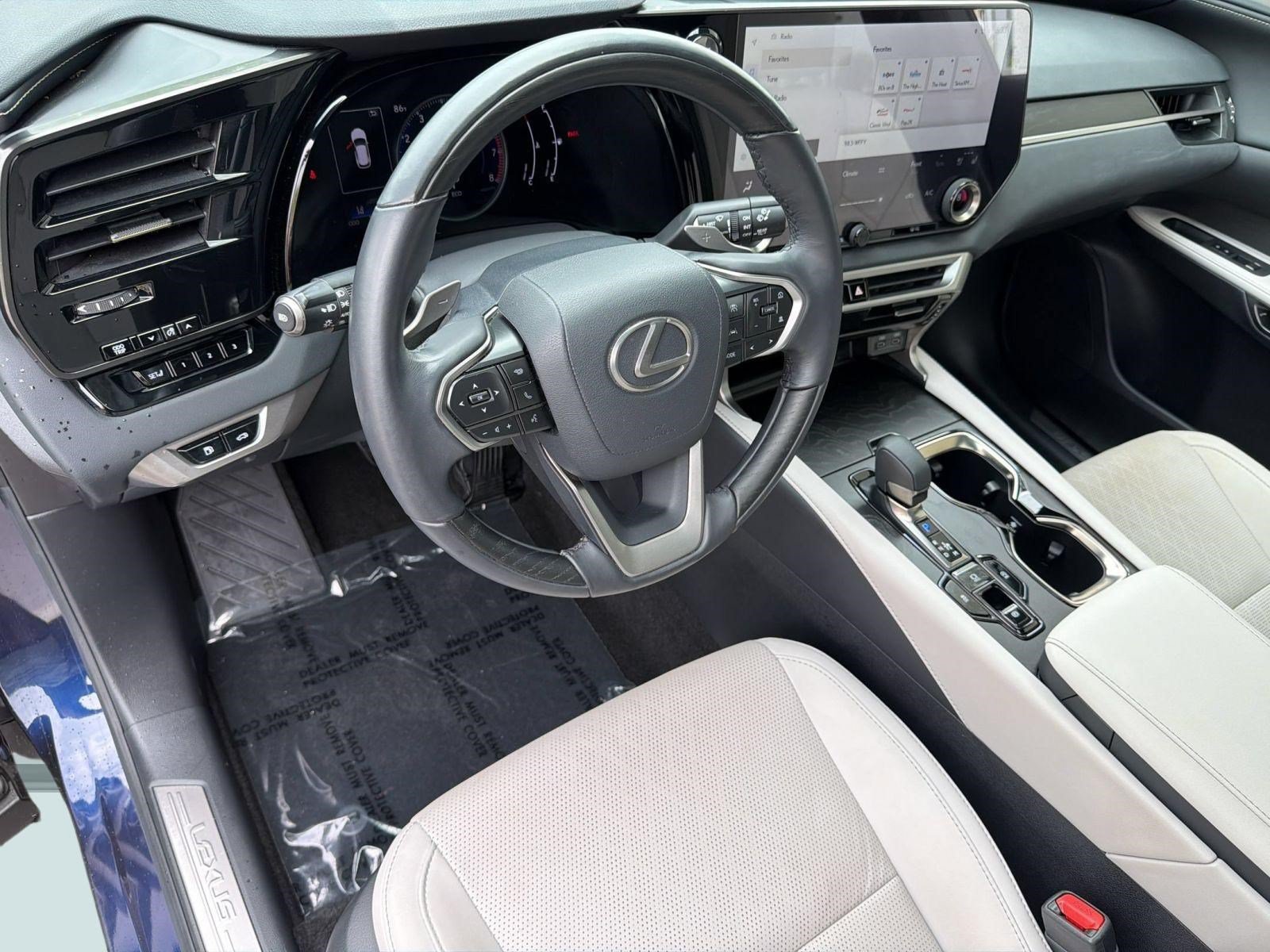Used 2023 Lexus RX 350 Premium Plus w/ Cold Area Package FWD image 4