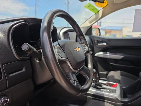Used 2020 Chevrolet Colorado LT w/ Safety Package image 12