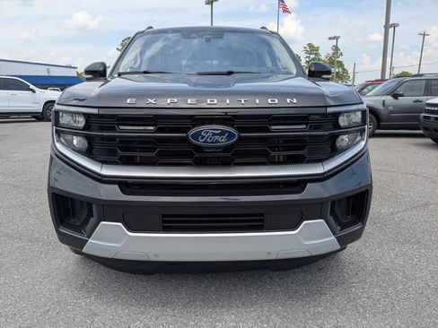 Used 2025 Ford Expedition Platinum w/ Driver's Package AWD/4WD image 9