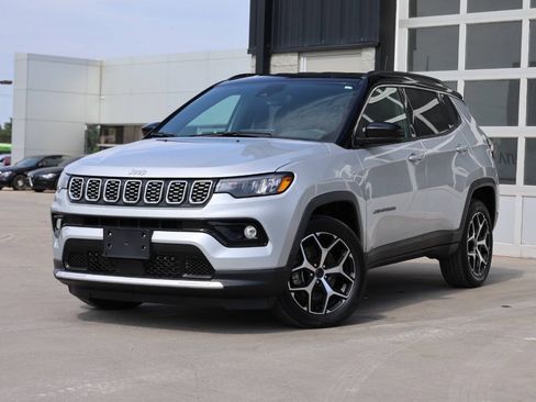 Used 2025 Jeep Compass Limited AWD/4WD image 3