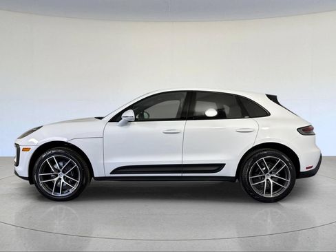 Certified 2026 Porsche Macan AWD/4WD image 2