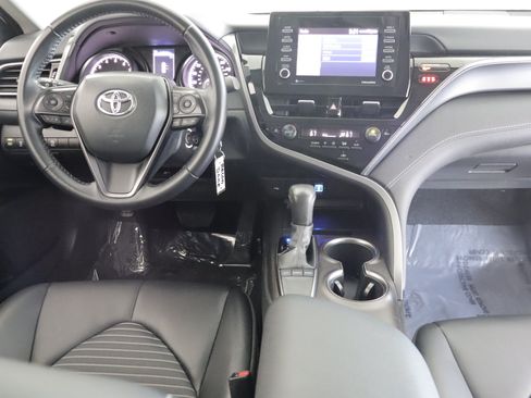 Used 2022 Toyota Camry SE FWD image 2