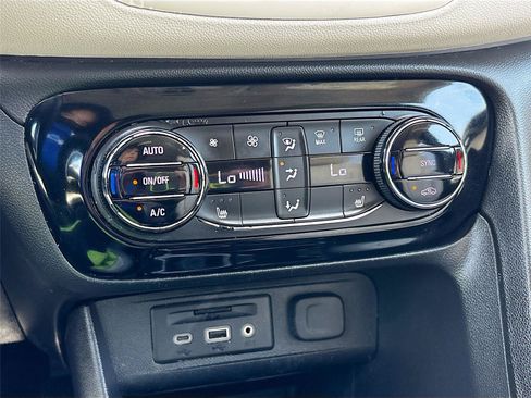 Used 2020 Buick Encore GX Essence w/ Experience Buick Package AWD/4WD image 14