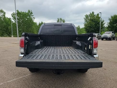 Used 2022 Toyota Tacoma TRD Off-Road AWD/4WD image 31