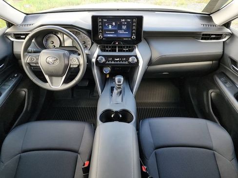 Used 2021 Toyota Venza LE AWD/4WD image 19