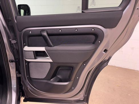 Used 2023 Land Rover Defender 130 SE image 46