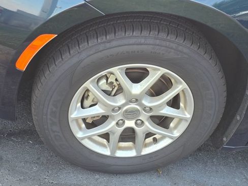 Used 2023 Chrysler Pacifica Touring-L FWD image 3