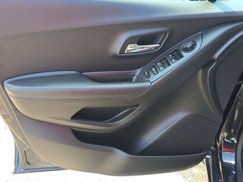 Used 2016 Chevrolet Trax LT image 18