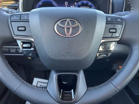 Used 2025 Toyota Camry XLE image 61
