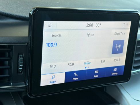 Used 2020 Ford Explorer XLT w/ Equipment Group 202A RWD image 24