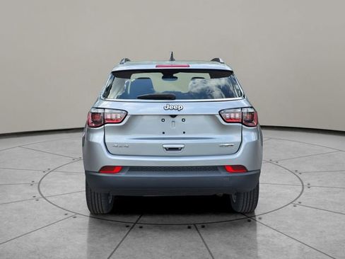 Certified 2022 Jeep Compass Latitude w/ Sun and Sound Group AWD/4WD image 11