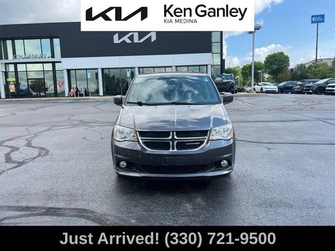 Used 2018 Dodge Grand Caravan SXT FWD image 2
